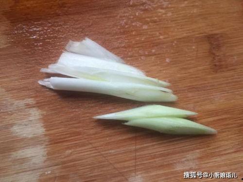 吃角瓜要削皮吗视频,削皮技巧大揭秘