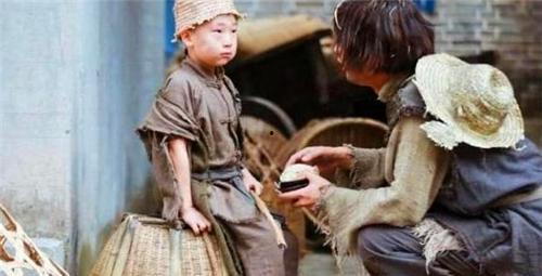 国王与乞丐吃瓜视频播放,一场跨越阶层的温馨互动